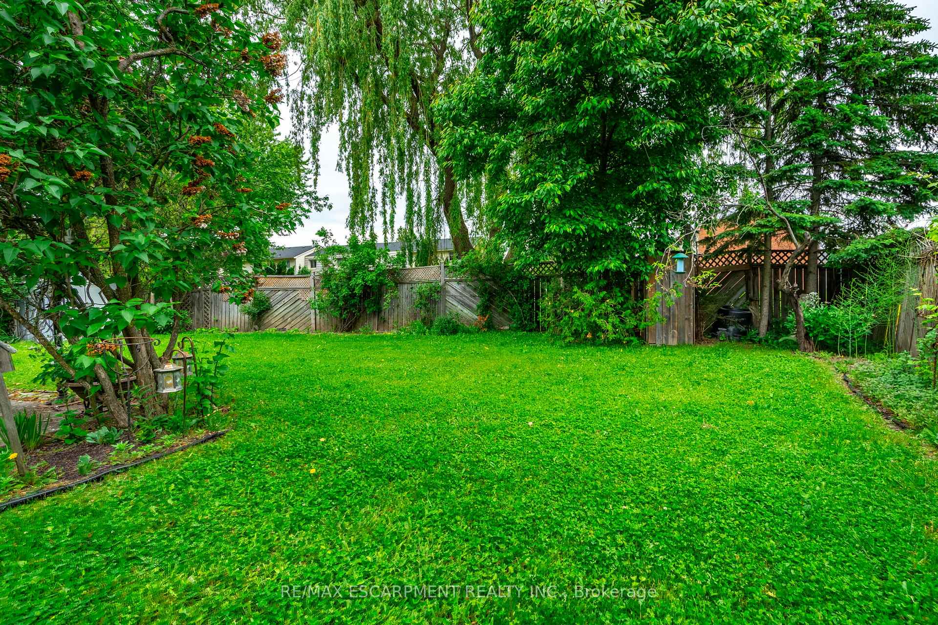 Photo 46 of 43 Trenholme Crescent, Hamilton, Trenholme — HOMEH