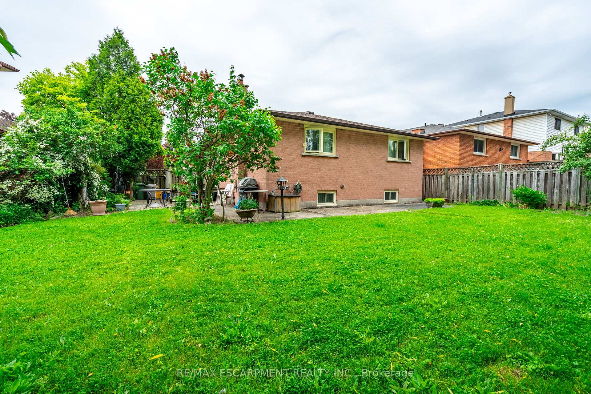 Photo 44 of 43 Trenholme Crescent, Hamilton, Trenholme — HOMEH