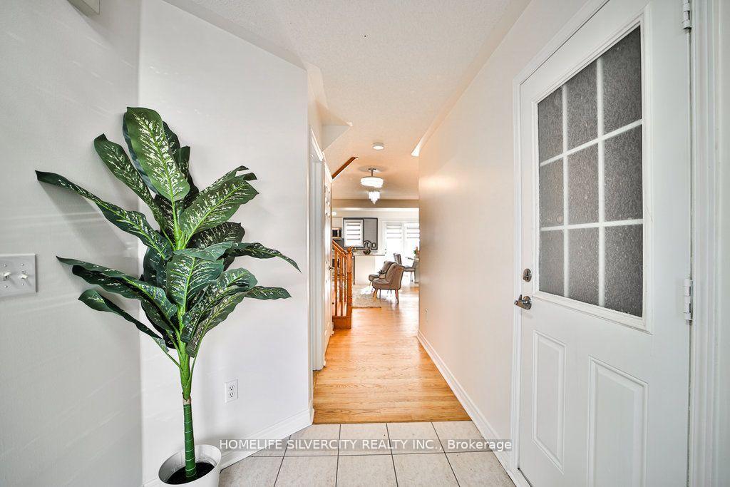 Photo 5 of 55 Samantha Crescent, Brampton, Sandringham-Wellington — HOMEH