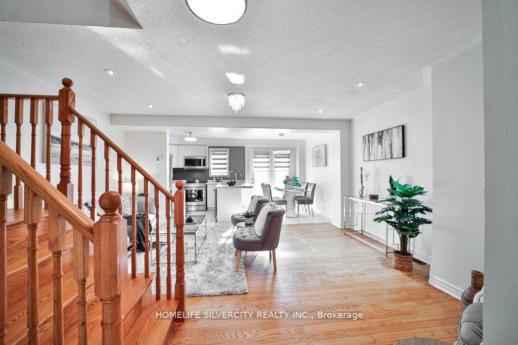 Photo 9 of 55 Samantha Crescent, Brampton, Sandringham-Wellington — HOMEH