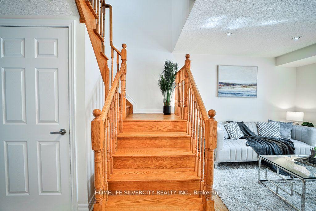 Photo 19 of 55 Samantha Crescent, Brampton, Sandringham-Wellington — HOMEH
