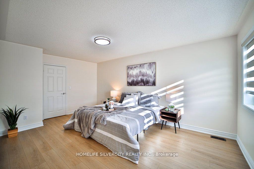 Photo 18 of 55 Samantha Crescent, Brampton, Sandringham-Wellington — HOMEH