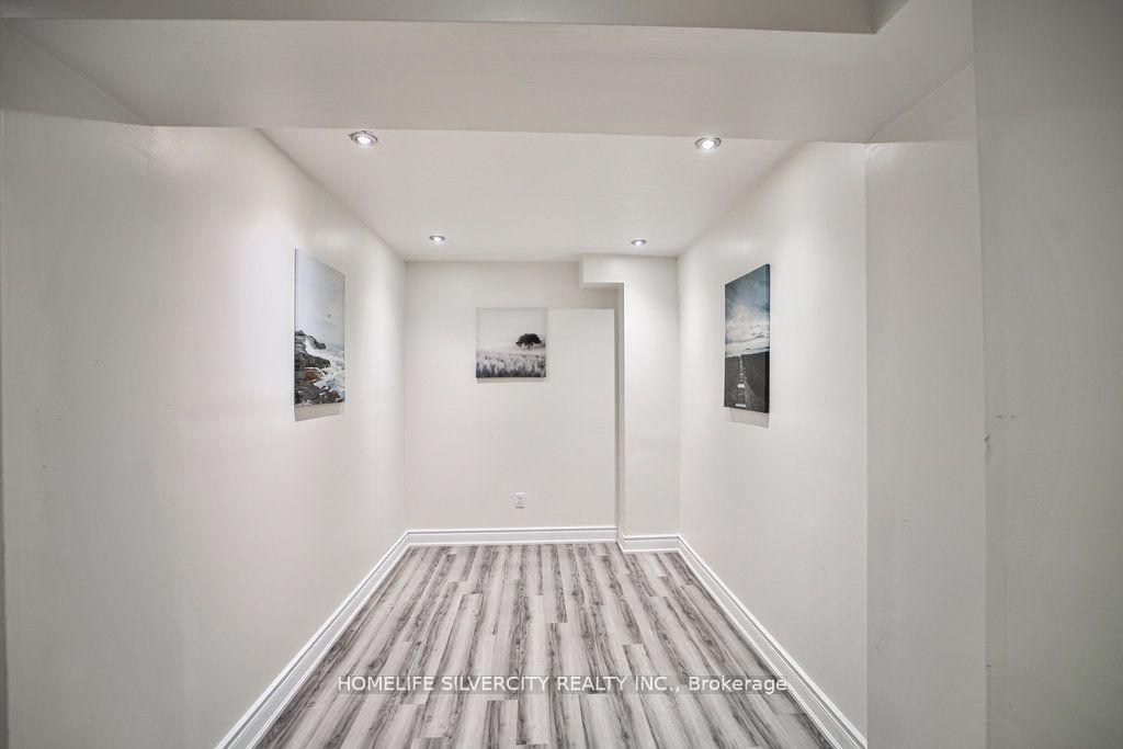 Photo 33 of 55 Samantha Crescent, Brampton, Sandringham-Wellington — HOMEH