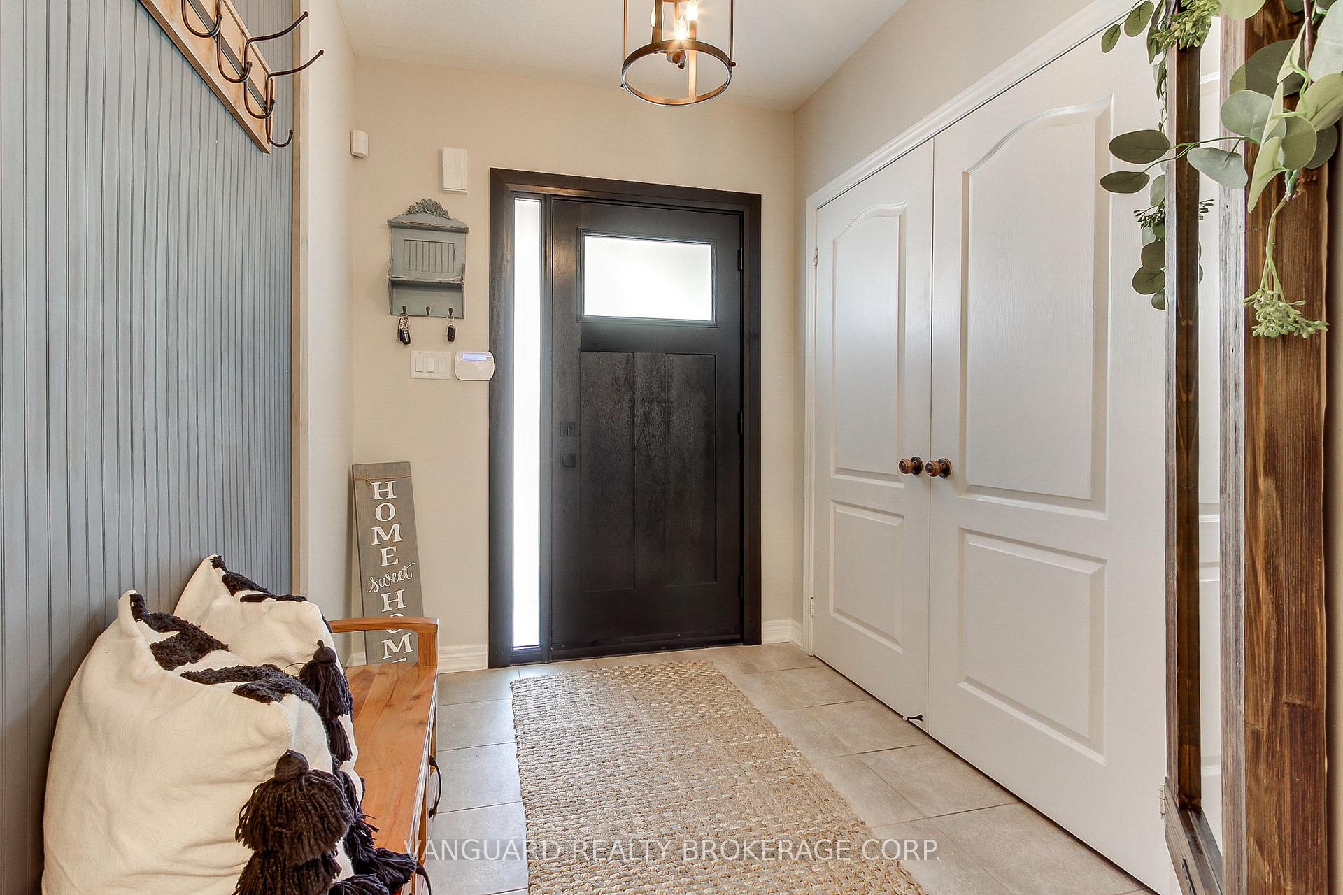 Photo 12 of 15 Treasure Hill Road, Vaughan, Maple — HOMEH