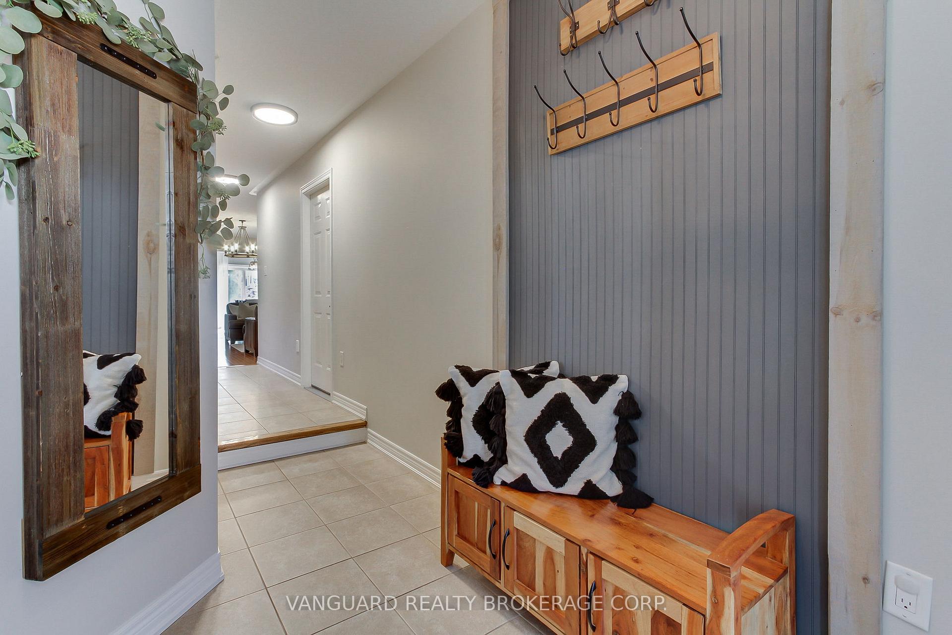 Photo 2 of 15 Treasure Hill Road, Vaughan, Maple — HOMEH