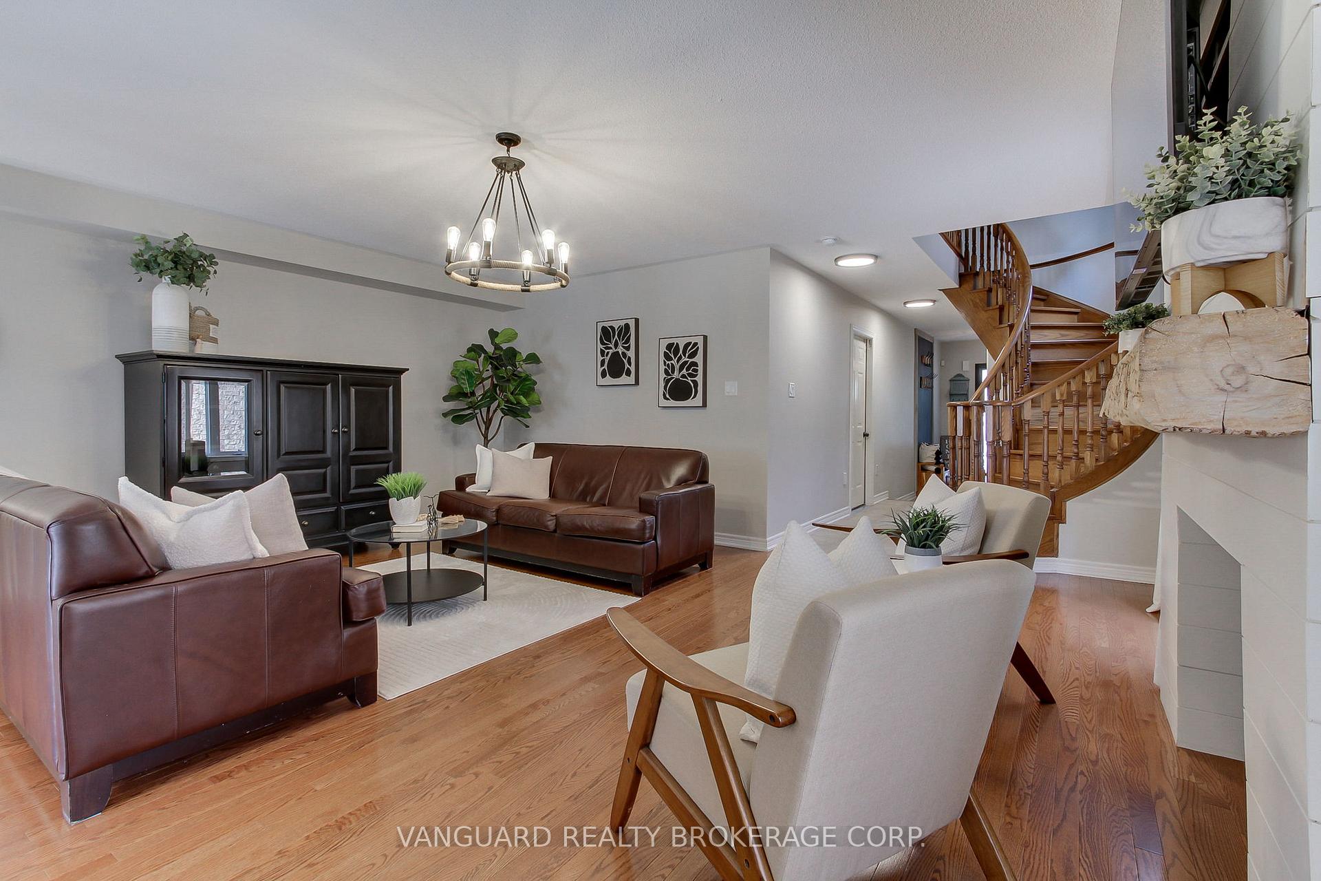 Photo 7 of 15 Treasure Hill Road, Vaughan, Maple — HOMEH