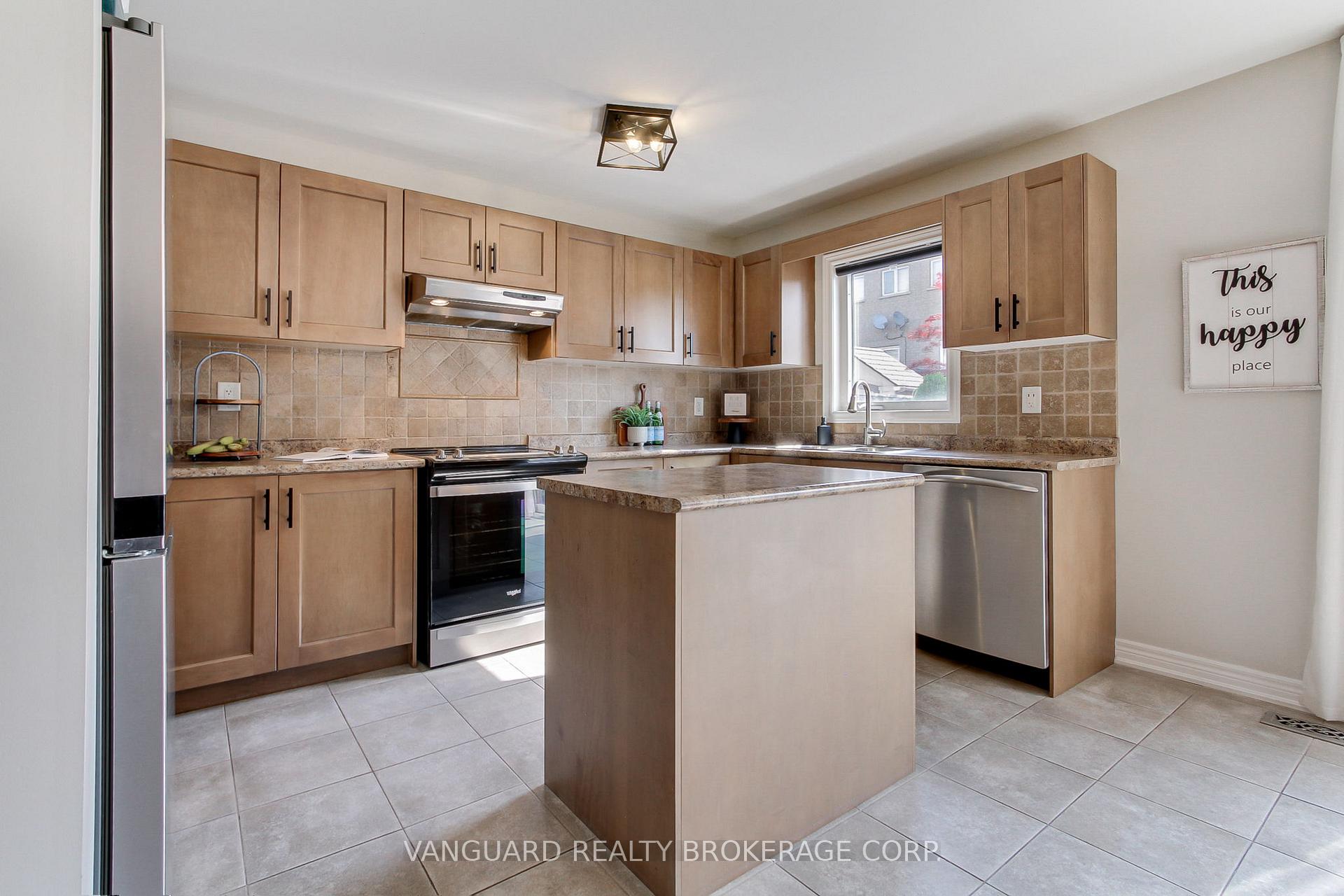 Photo 9 of 15 Treasure Hill Road, Vaughan, Maple — HOMEH