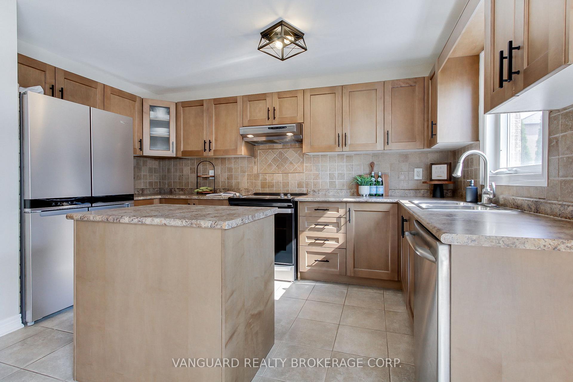 Photo 16 of 15 Treasure Hill Road, Vaughan, Maple — HOMEH