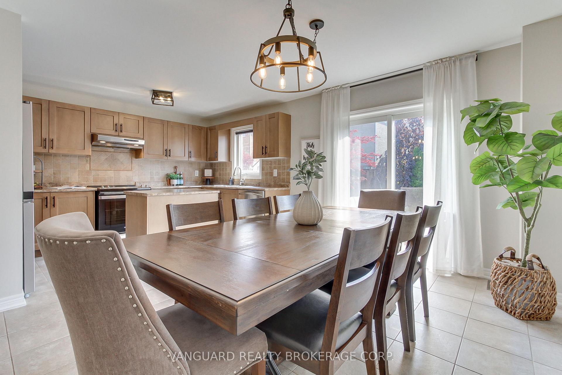 Photo 17 of 15 Treasure Hill Road, Vaughan, Maple — HOMEH