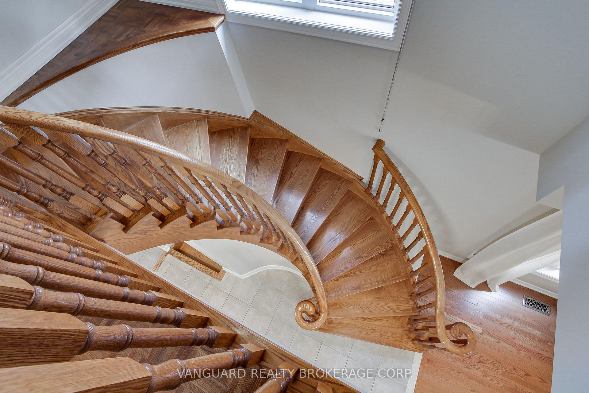 Photo 10 of 15 Treasure Hill Road, Vaughan, Maple — HOMEH