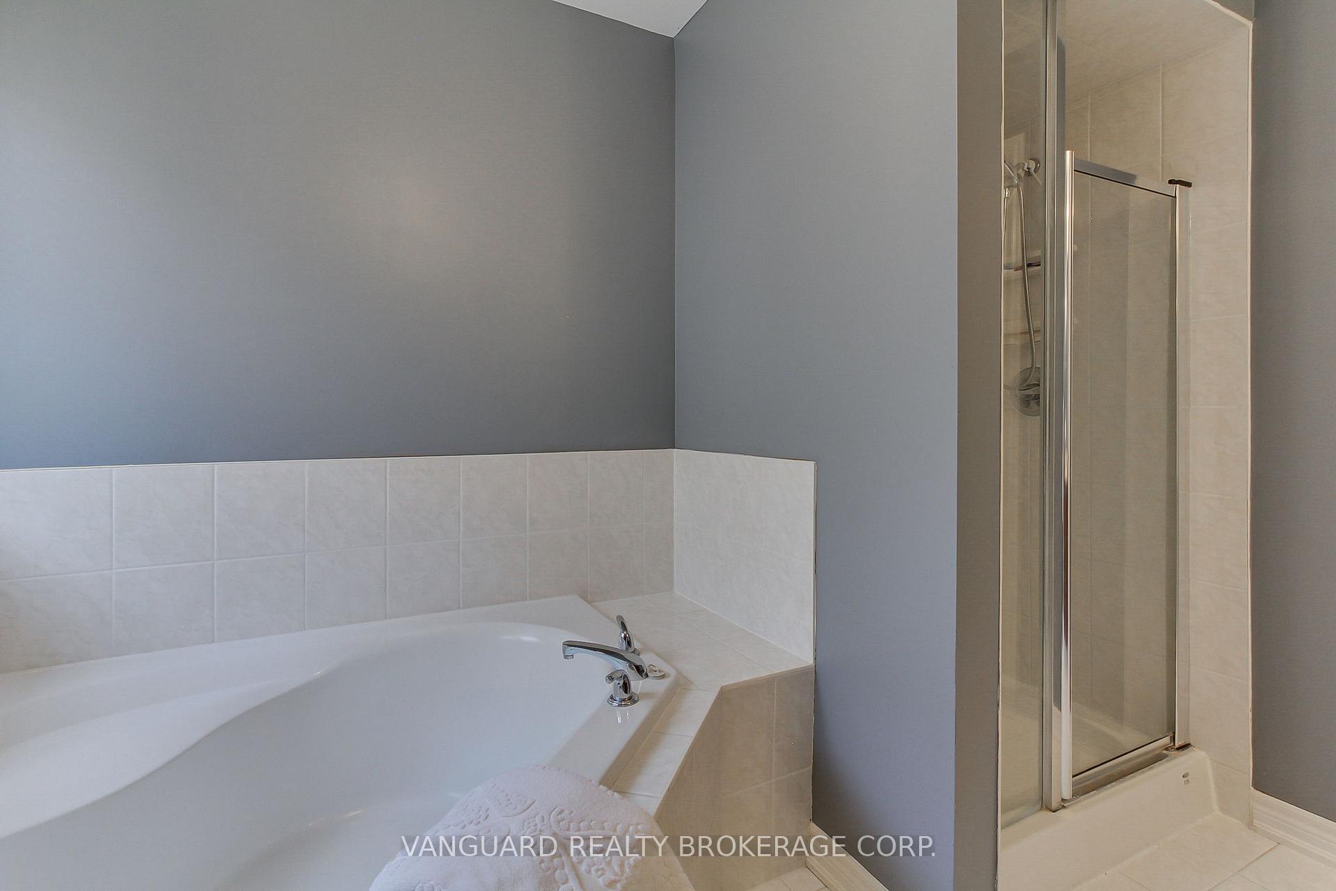 Photo 13 of 15 Treasure Hill Road, Vaughan, Maple — HOMEH