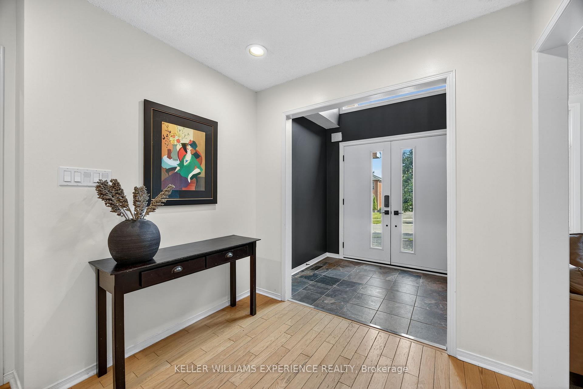Photo 2 of 20 Peck Street, Barrie, Painswick North — HOMEH