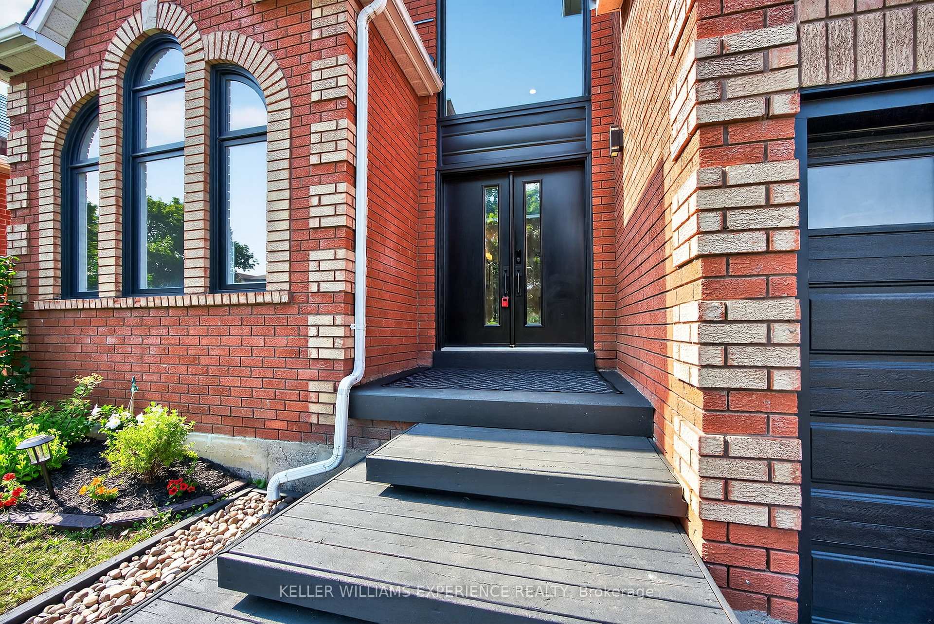 Photo 4 of 20 Peck Street, Barrie, Painswick North — HOMEH