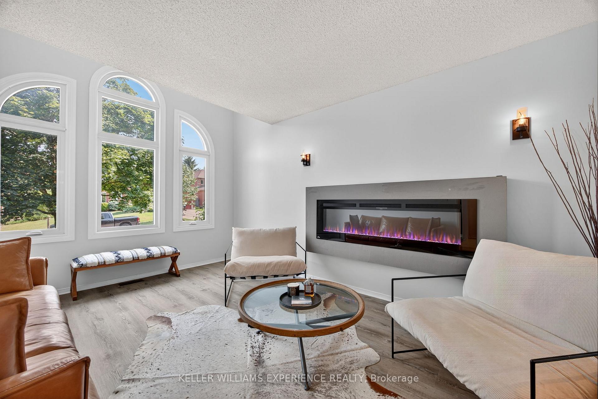 Photo 3 of 20 Peck Street, Barrie, Painswick North — HOMEH