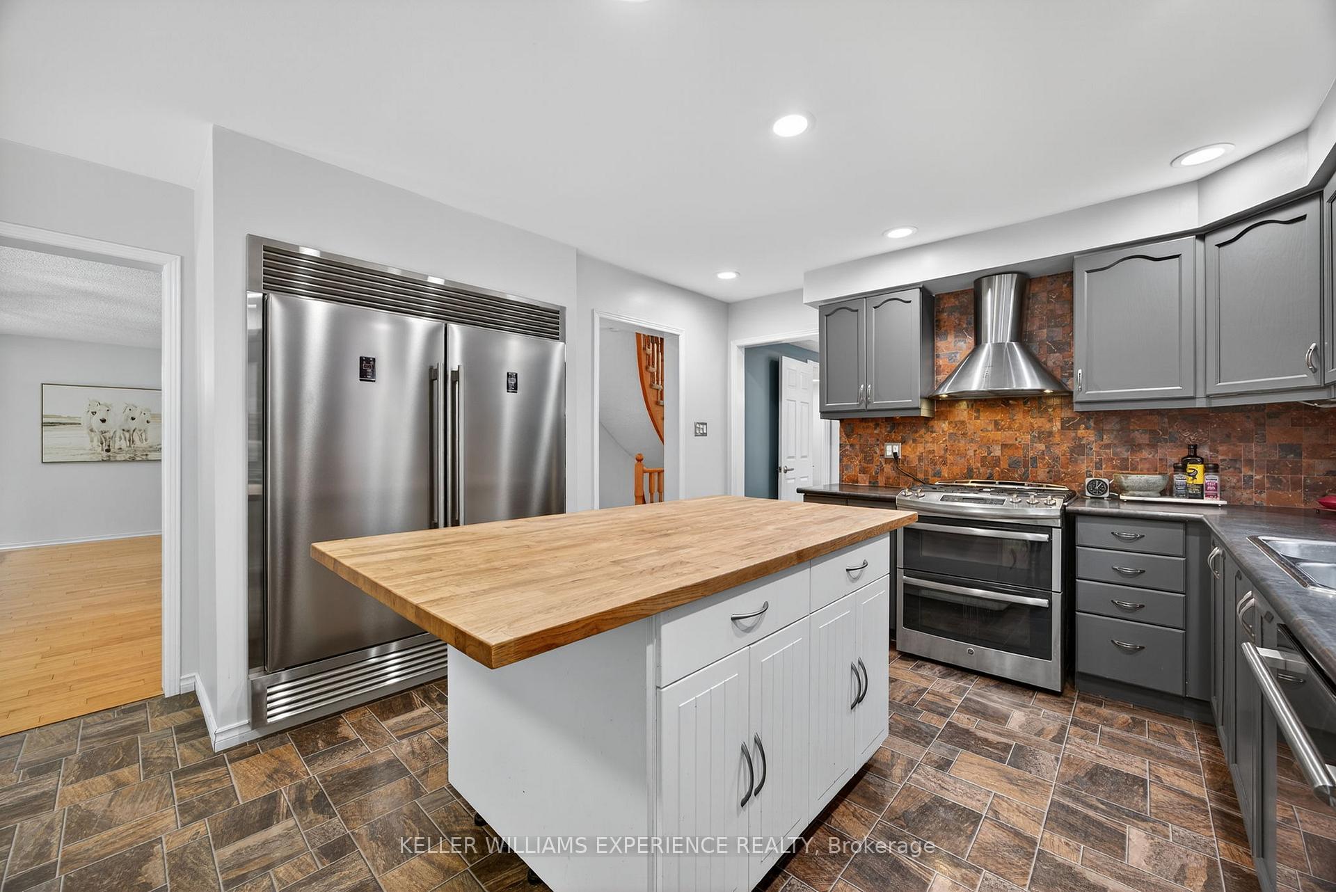 Photo 8 of 20 Peck Street, Barrie, Painswick North — HOMEH