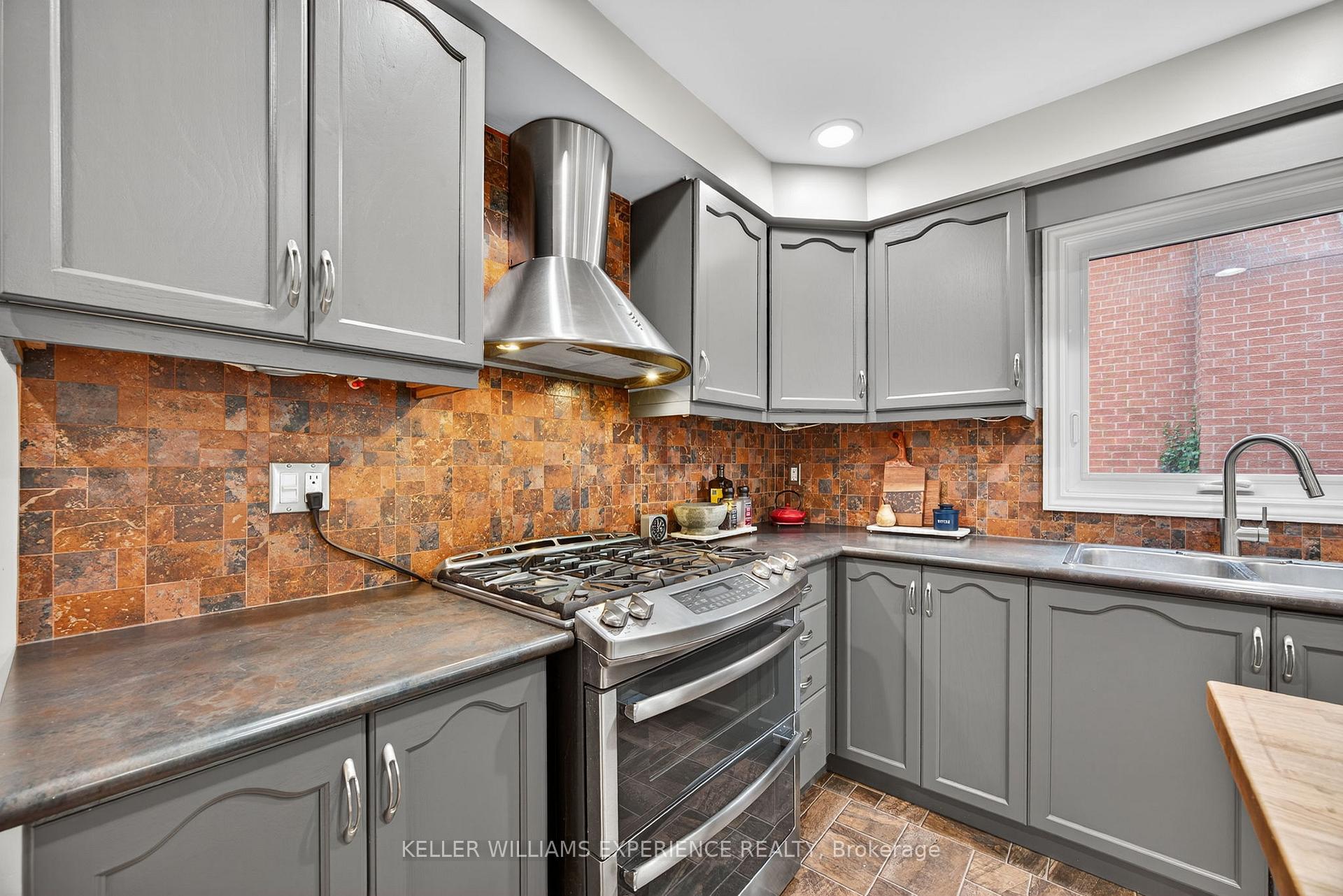 Photo 5 of 20 Peck Street, Barrie, Painswick North — HOMEH