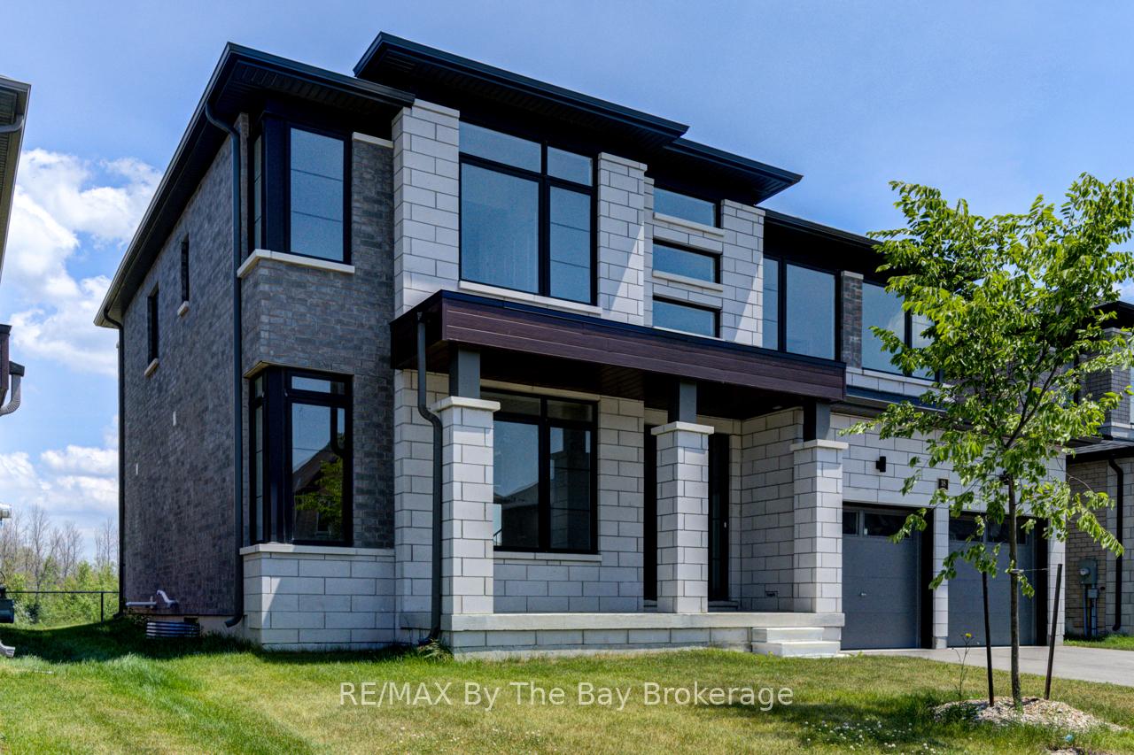 Photo 1 of 18 Rosanne Circle, Wasaga Beach — HOMEH
