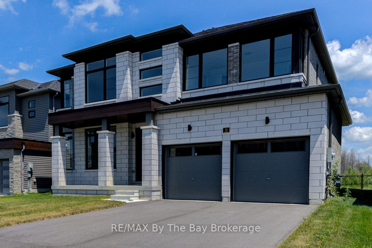 Photo 8 of 18 Rosanne Circle, Wasaga Beach — HOMEH