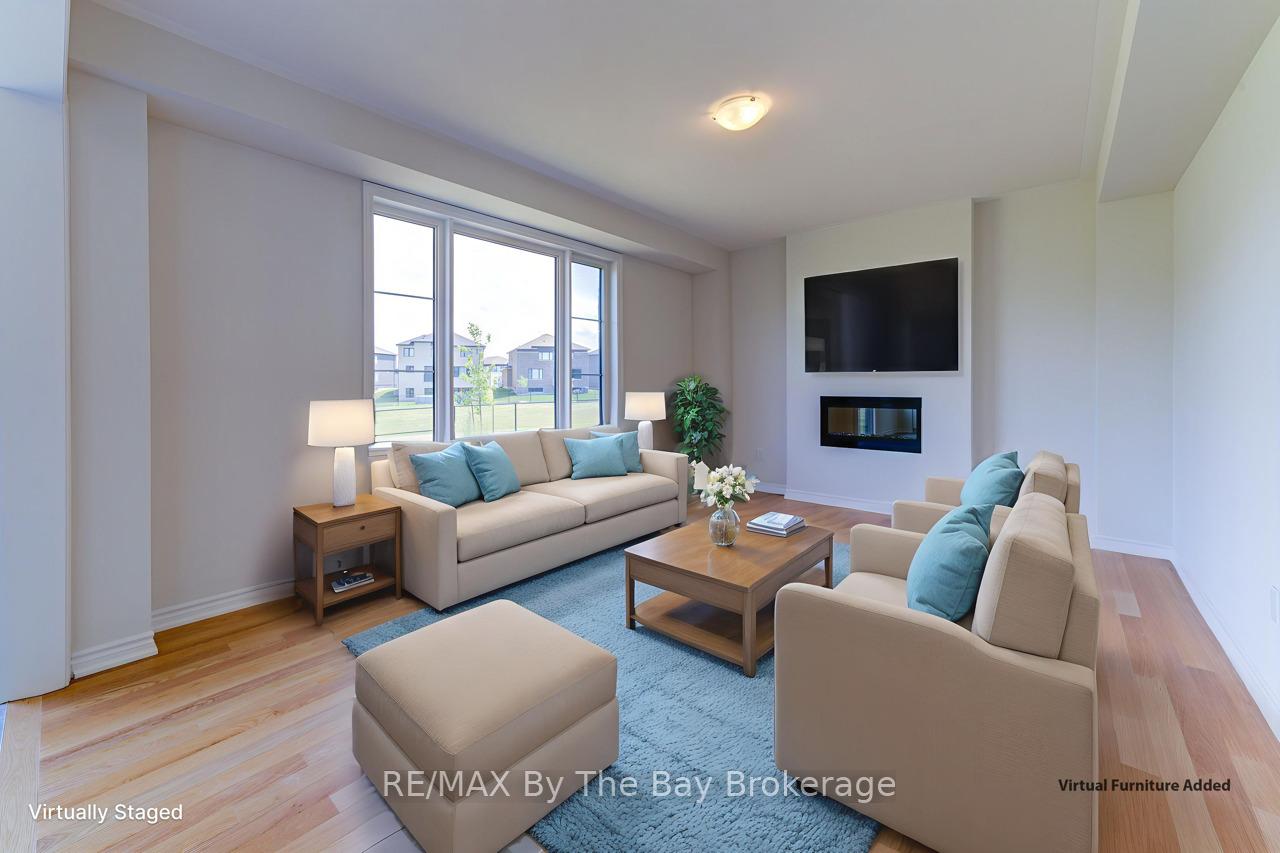 Photo 2 of 18 Rosanne Circle, Wasaga Beach — HOMEH