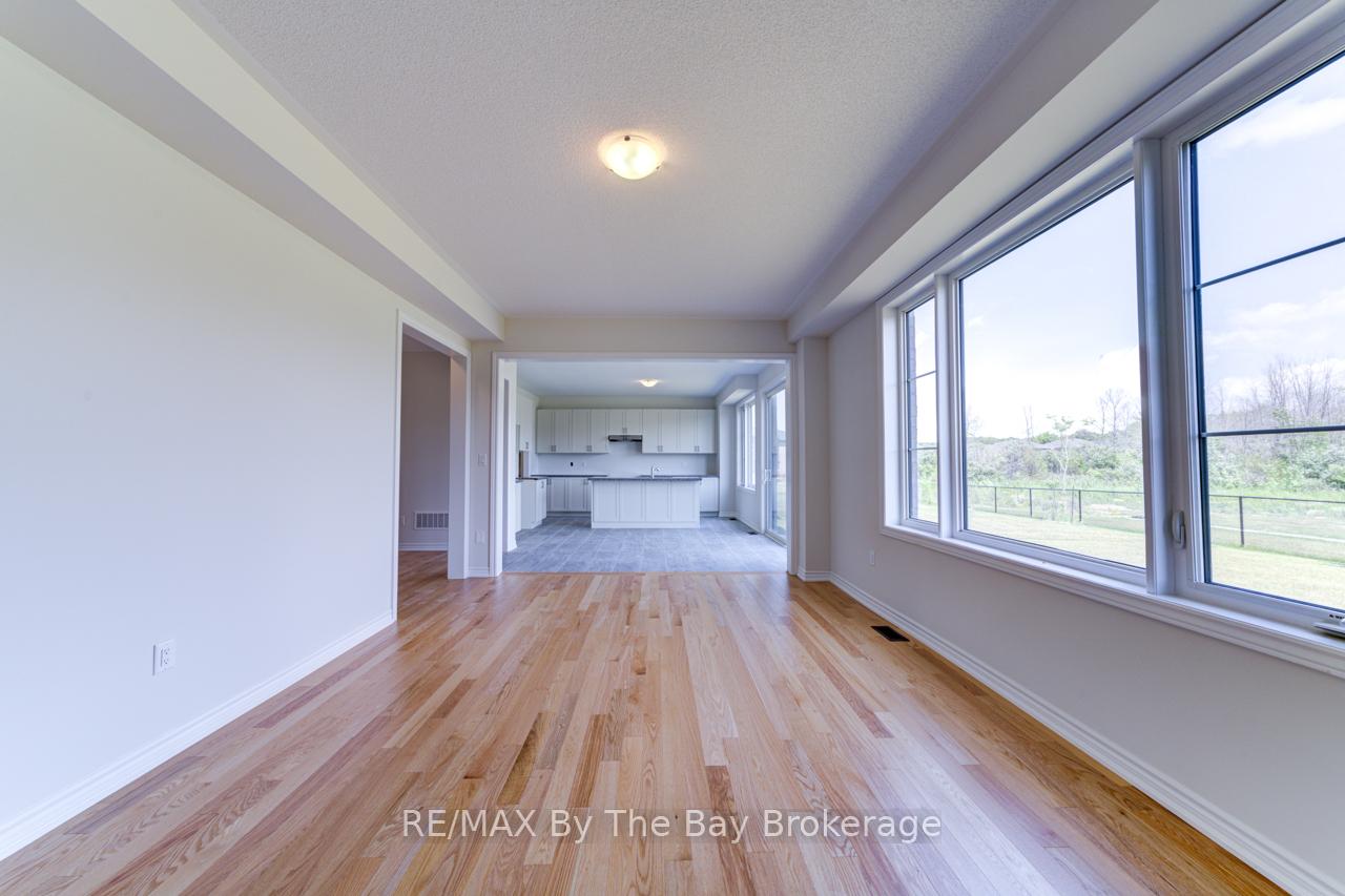 Photo 6 of 18 Rosanne Circle, Wasaga Beach — HOMEH