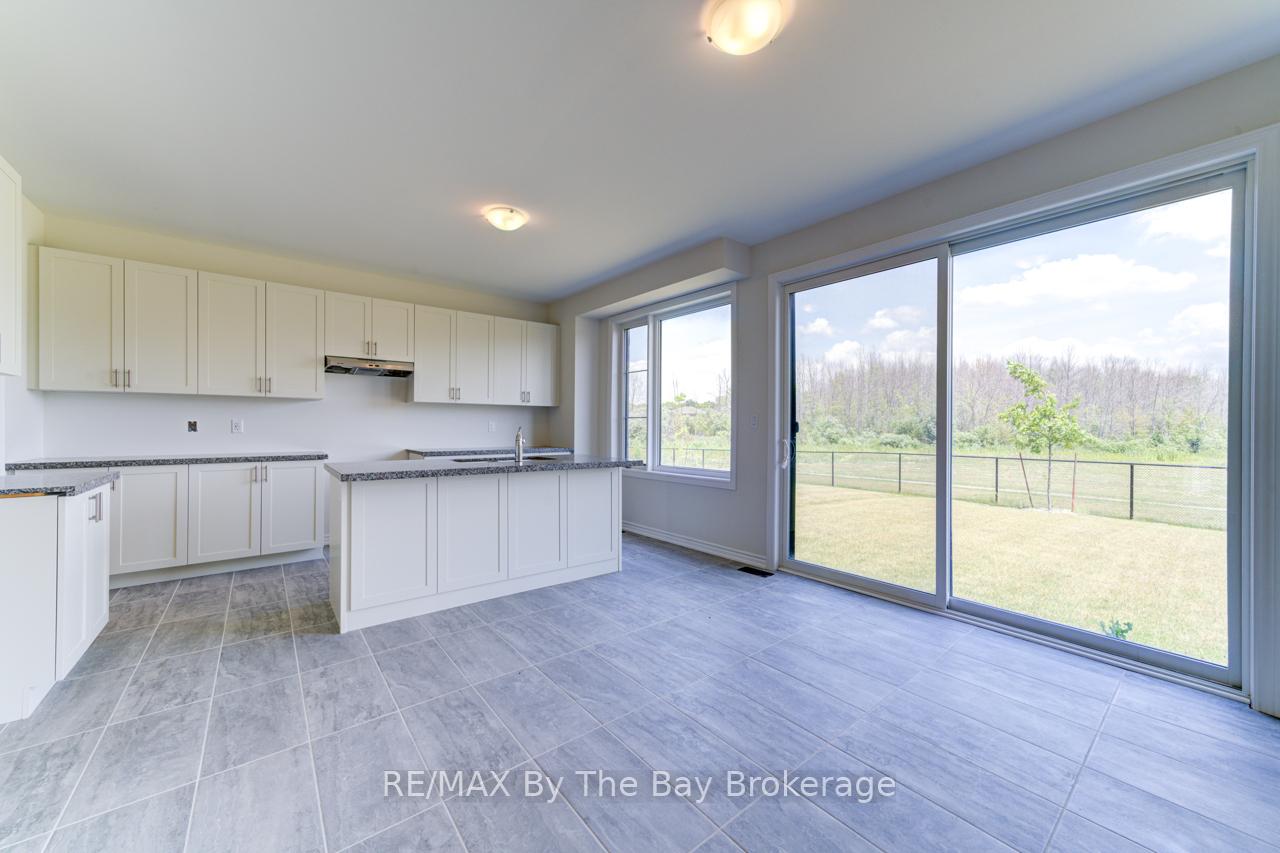 Photo 9 of 18 Rosanne Circle, Wasaga Beach — HOMEH