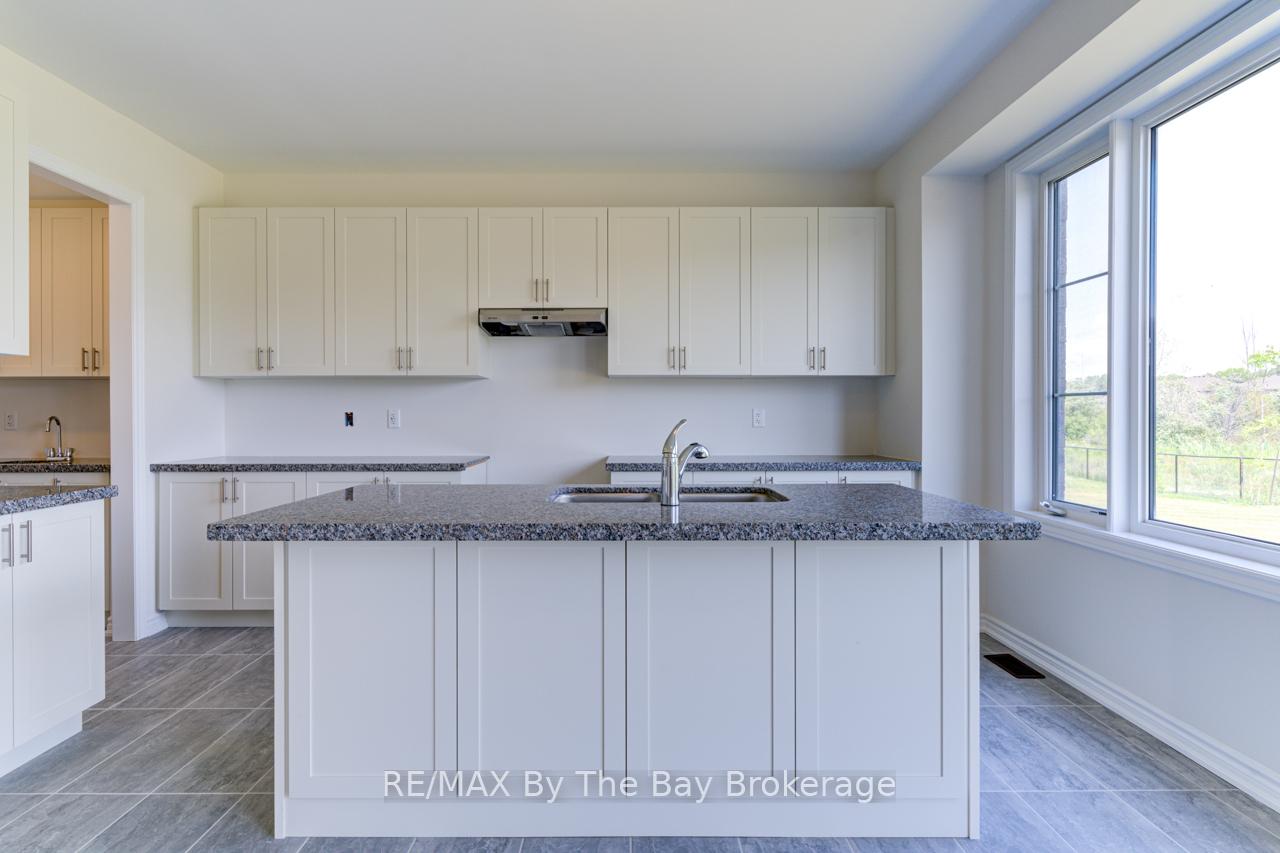 Photo 10 of 18 Rosanne Circle, Wasaga Beach — HOMEH