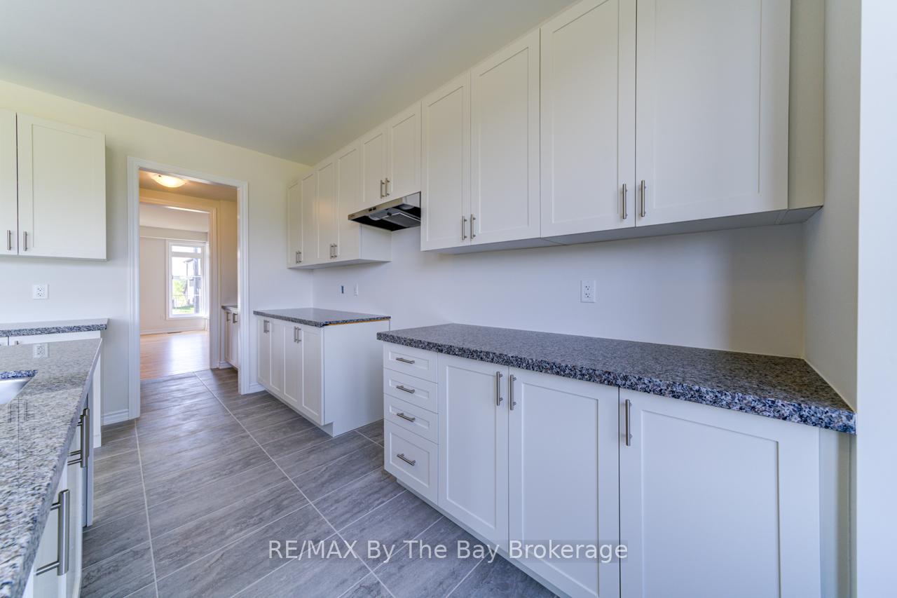 Photo 14 of 18 Rosanne Circle, Wasaga Beach — HOMEH