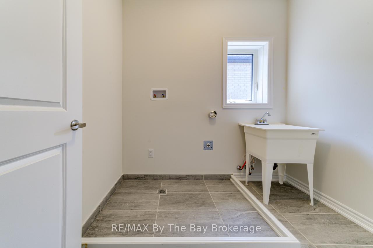 Photo 16 of 18 Rosanne Circle, Wasaga Beach — HOMEH