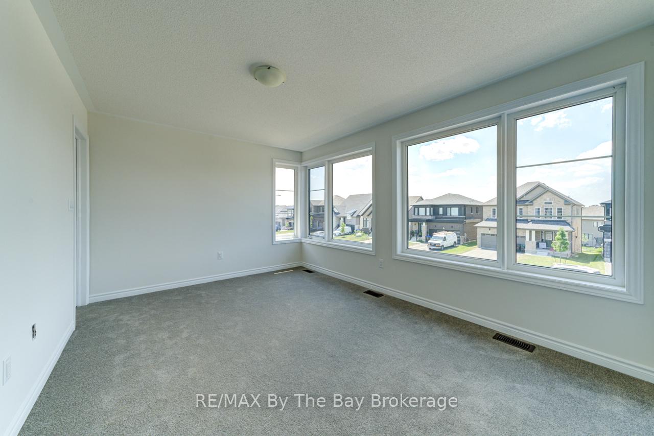 Photo 20 of 18 Rosanne Circle, Wasaga Beach — HOMEH