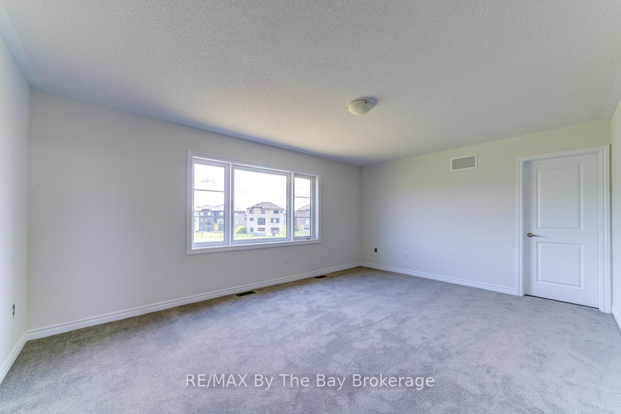 Photo 34 of 18 Rosanne Circle, Wasaga Beach — HOMEH