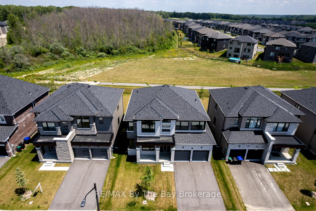 Photo 38 of 18 Rosanne Circle, Wasaga Beach — HOMEH