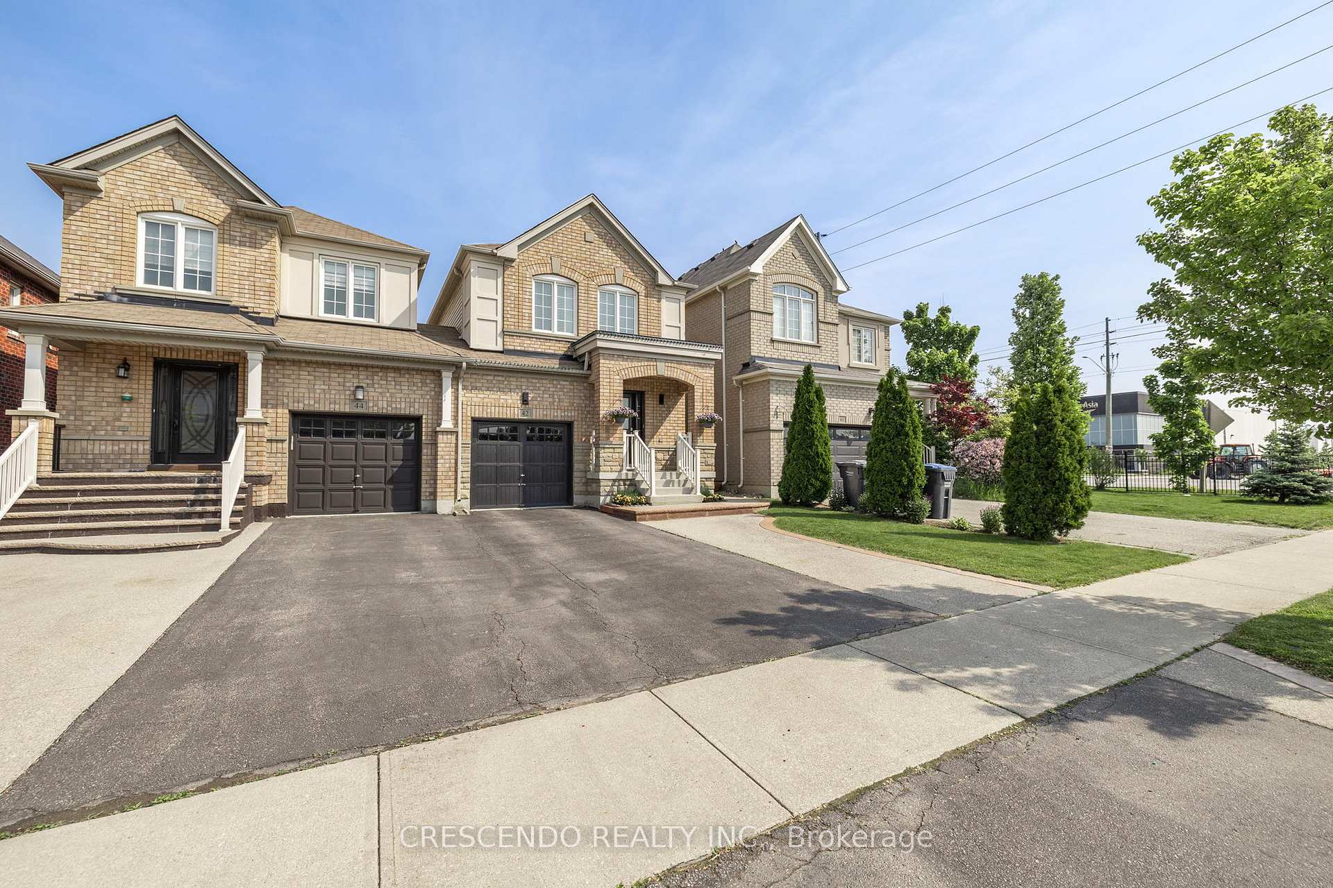 Photo 4 of 42 Napoleon Crescent, Brampton, Bram East — HOMEH