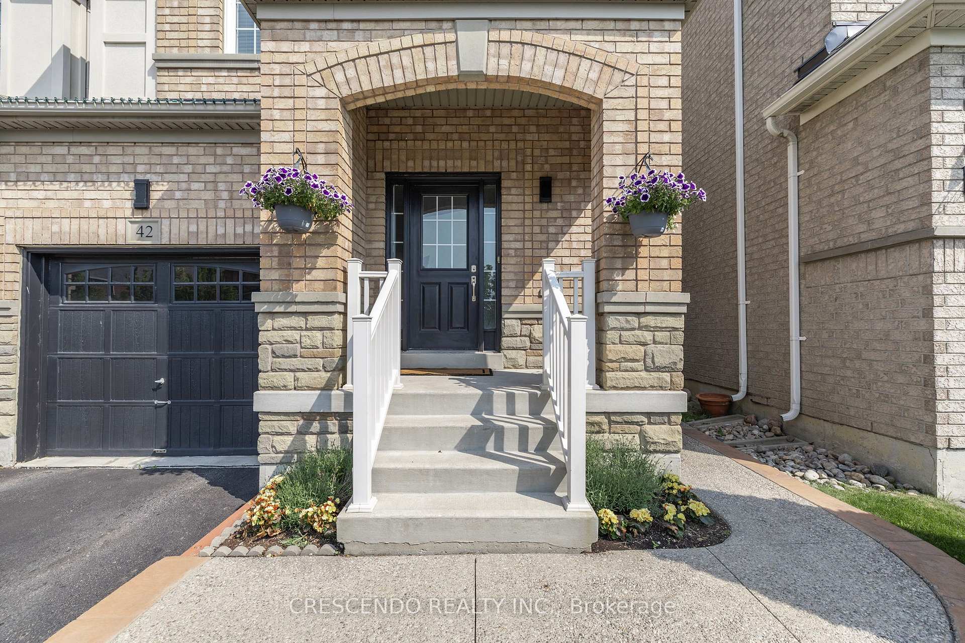 Photo 6 of 42 Napoleon Crescent, Brampton, Bram East — HOMEH