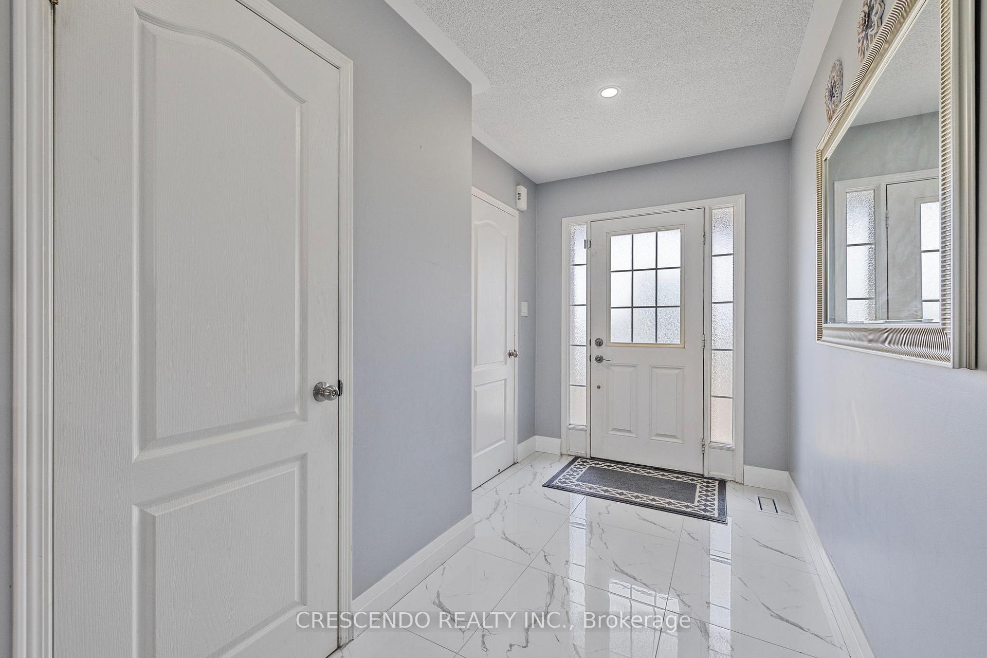Photo 3 of 42 Napoleon Crescent, Brampton, Bram East — HOMEH