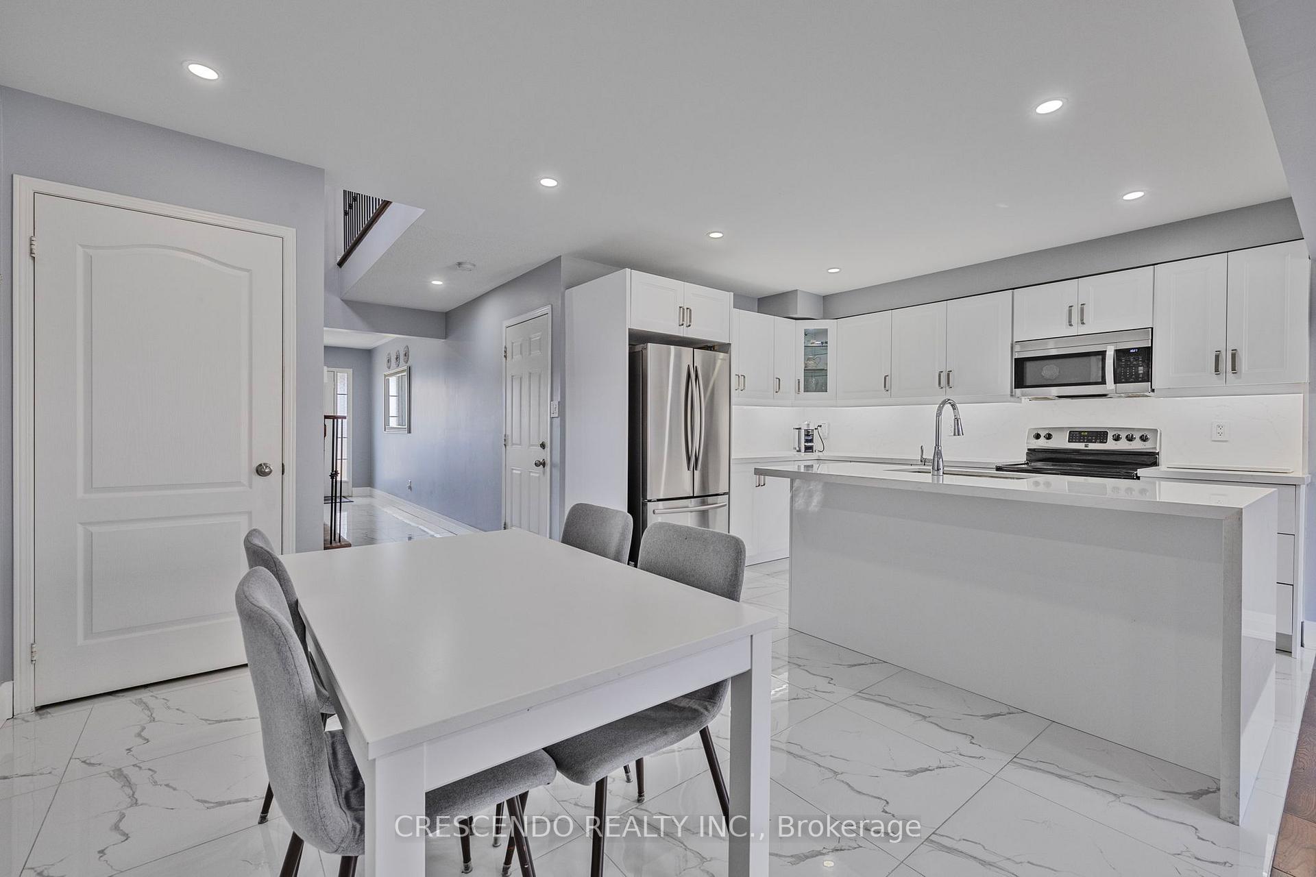 Photo 5 of 42 Napoleon Crescent, Brampton, Bram East — HOMEH