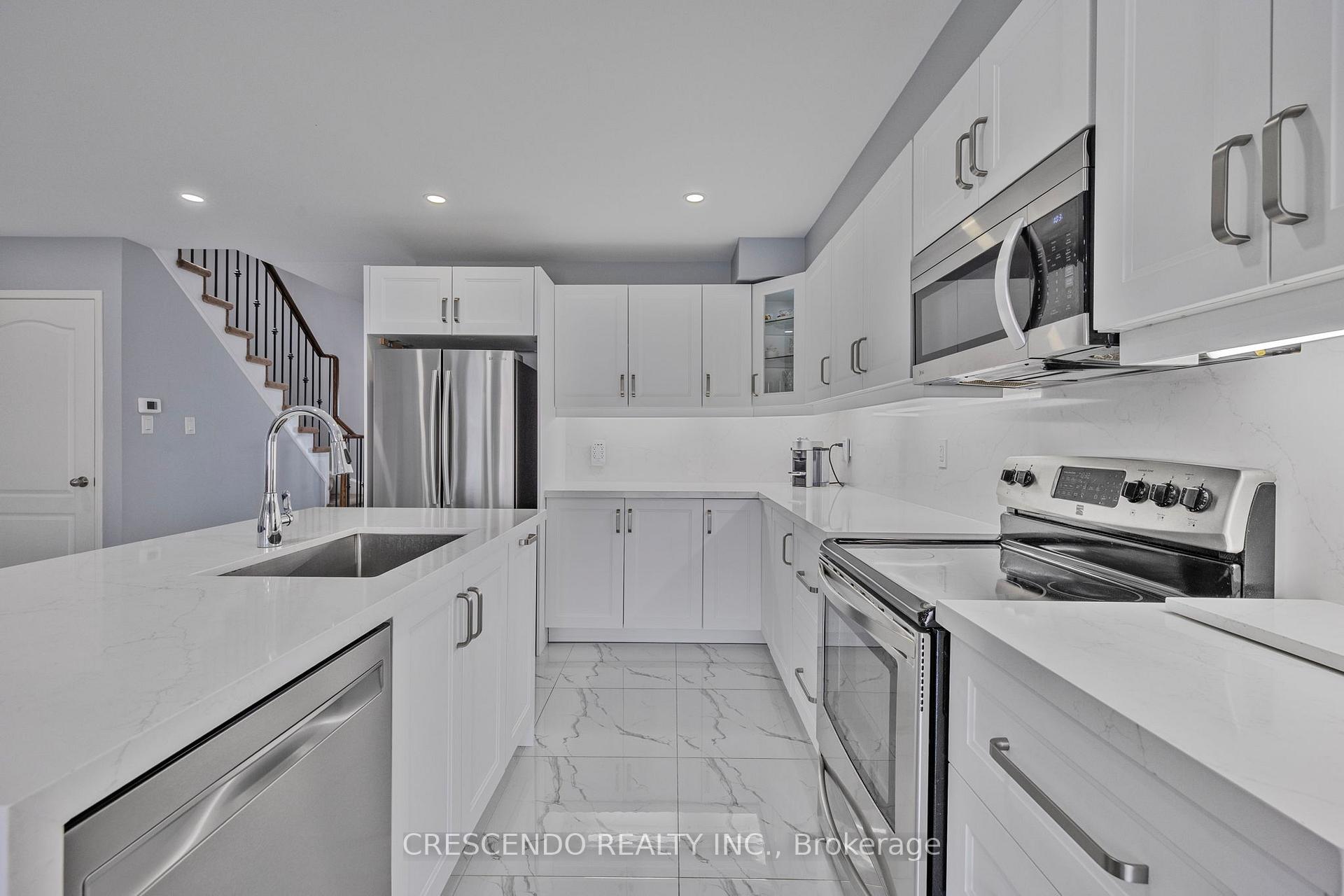 Photo 11 of 42 Napoleon Crescent, Brampton, Bram East — HOMEH