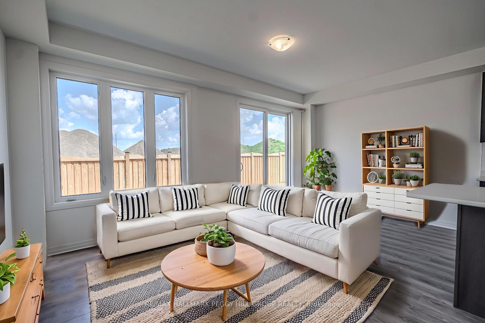 Photo 4 of 13 Sagewood Avenue, Barrie, Rural Barrie Southeast — HOMEH