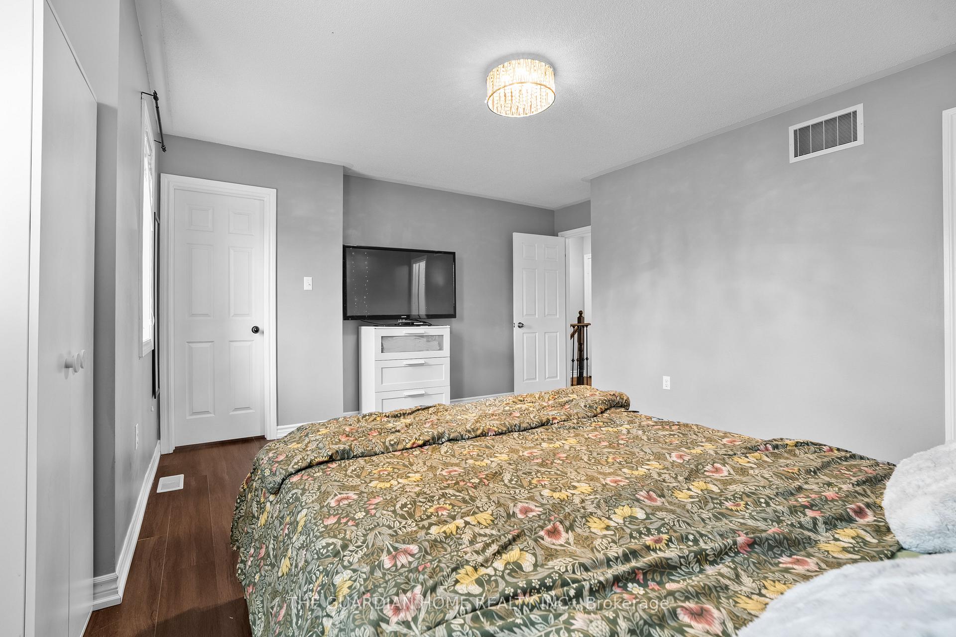 Photo 20 of 47 Forrester Drive, Clarington, Bowmanville — HOMEH