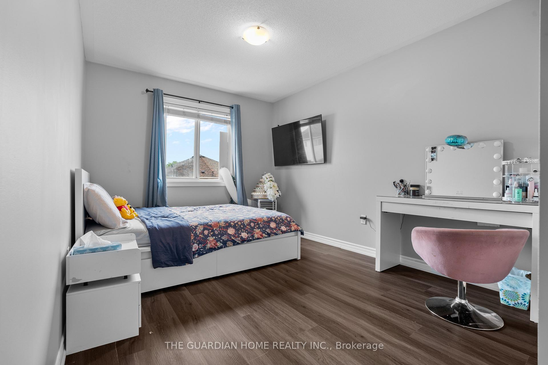 Photo 23 of 47 Forrester Drive, Clarington, Bowmanville — HOMEH