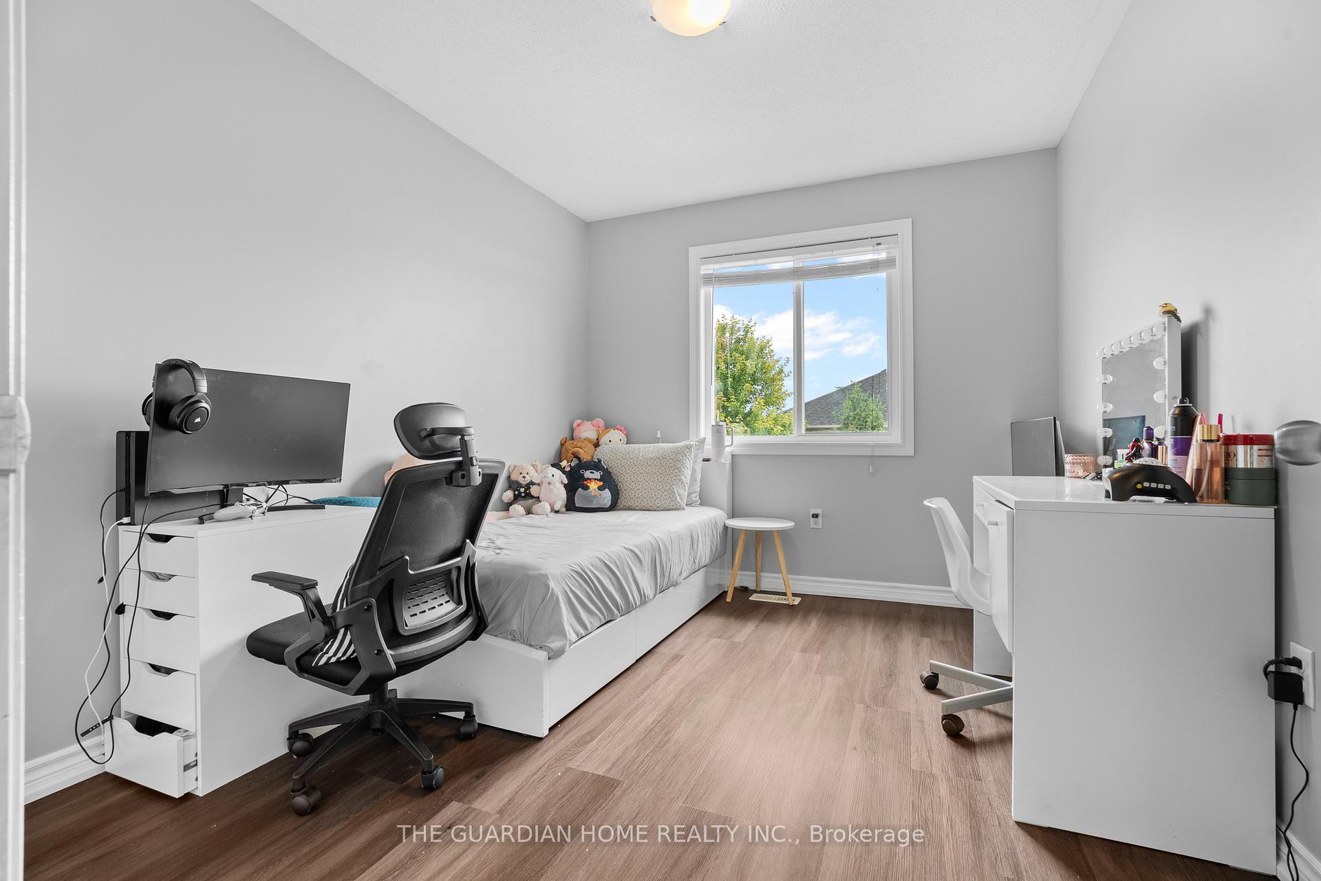 Photo 26 of 47 Forrester Drive, Clarington, Bowmanville — HOMEH