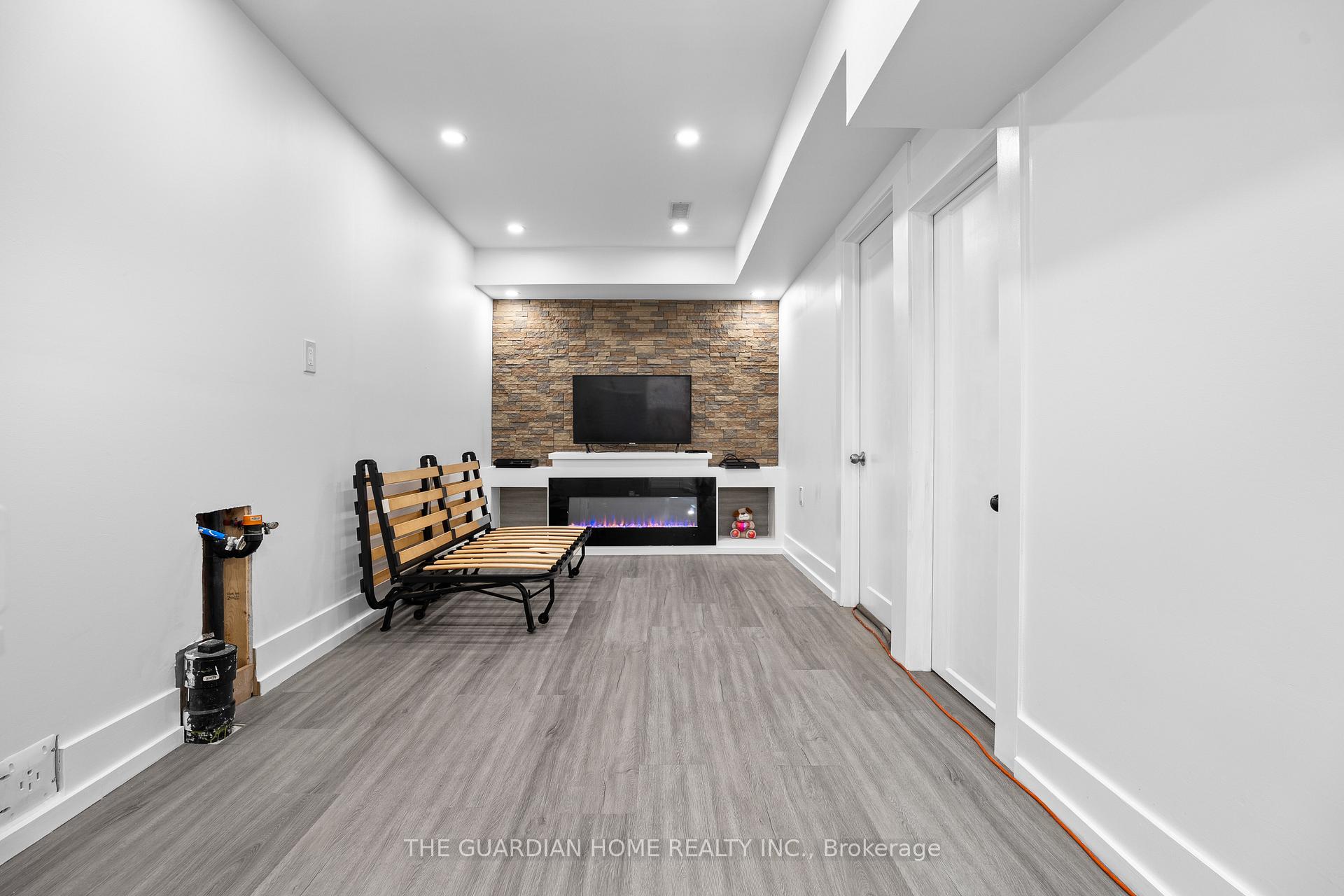 Photo 31 of 47 Forrester Drive, Clarington, Bowmanville — HOMEH