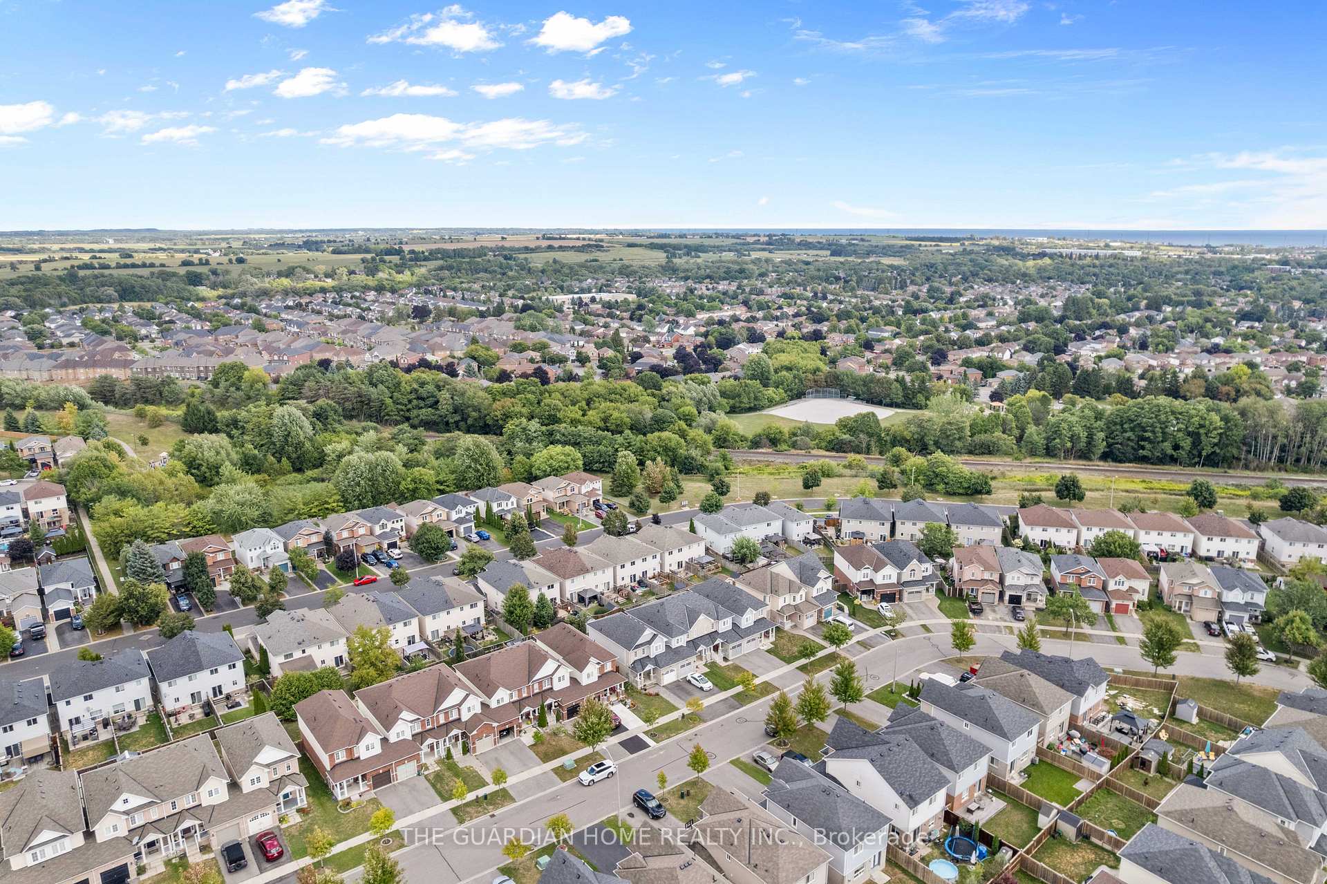 Photo 43 of 47 Forrester Drive, Clarington, Bowmanville — HOMEH