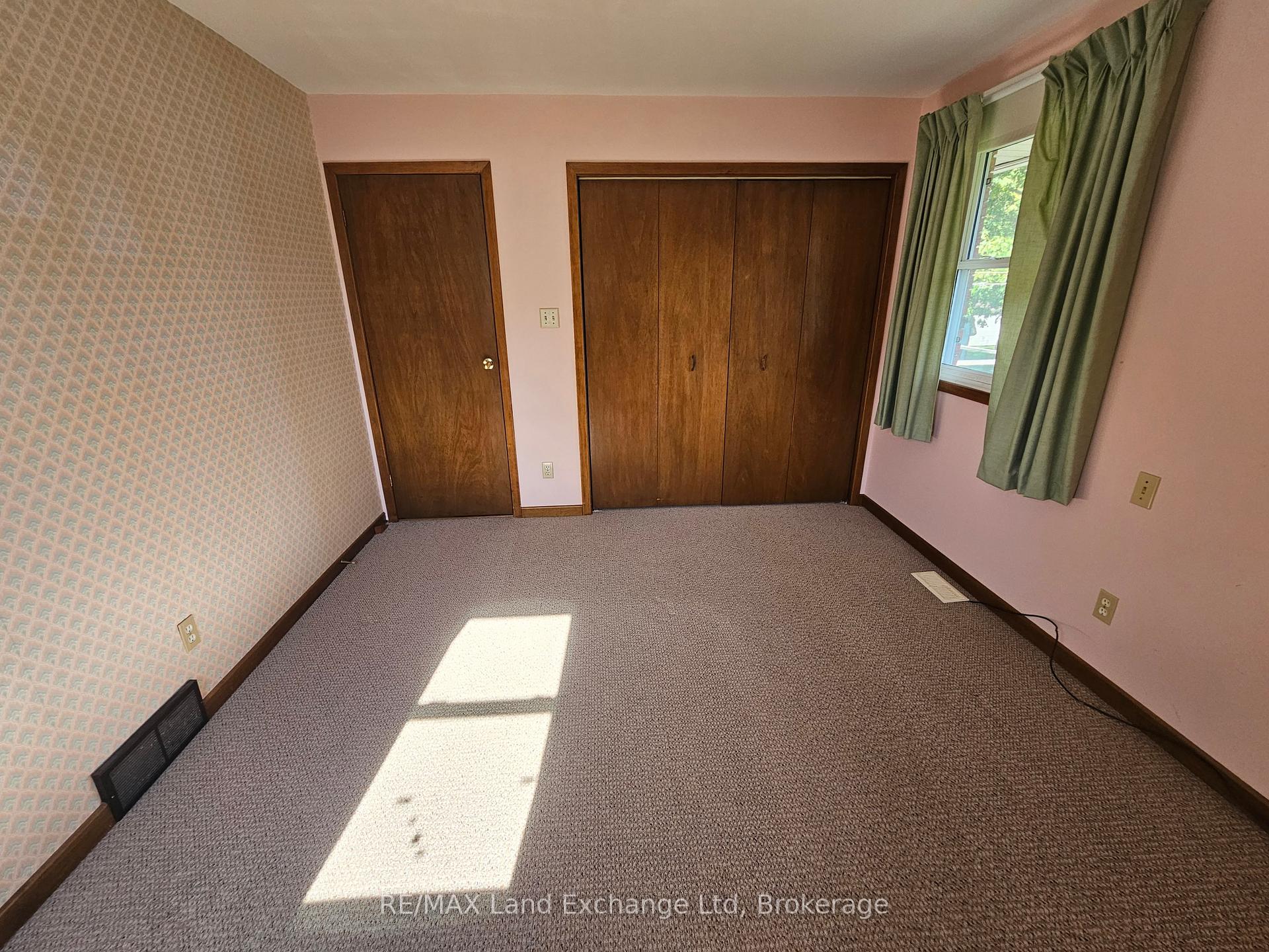Photo 33 of 8 Stanley Street, Goderich, Goderich (Town) — HOMEH