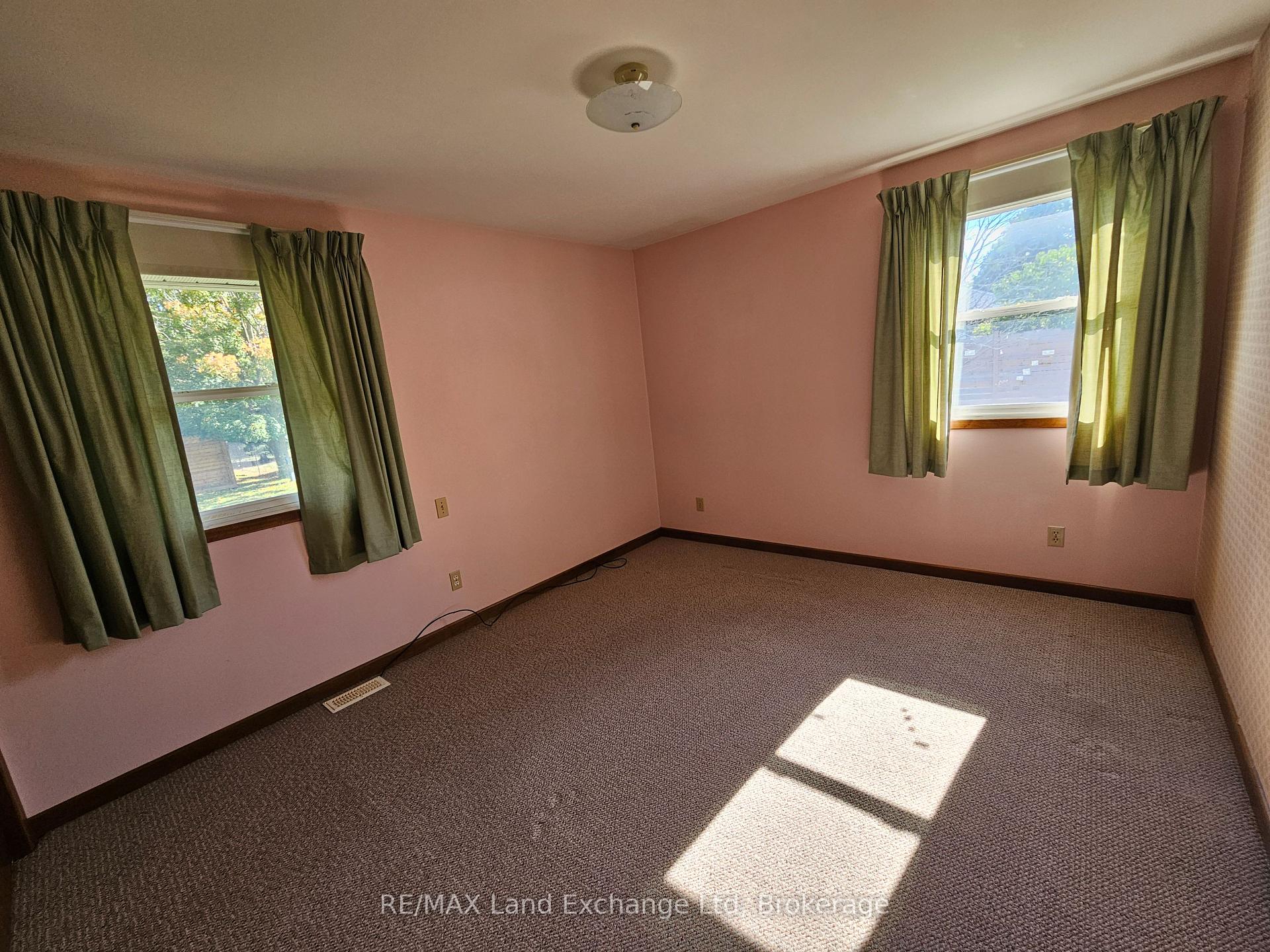 Photo 11 of 8 Stanley Street, Goderich, Goderich (Town) — HOMEH