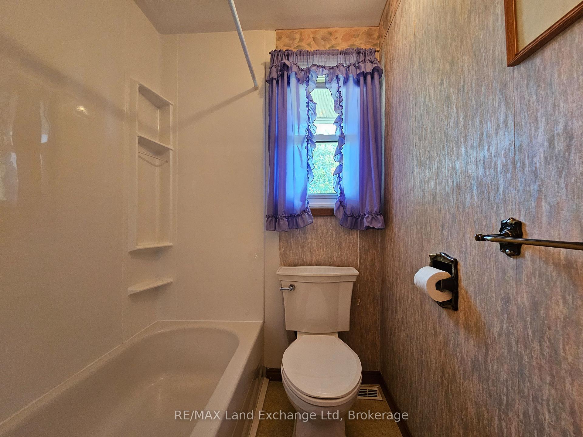 Photo 29 of 8 Stanley Street, Goderich, Goderich (Town) — HOMEH