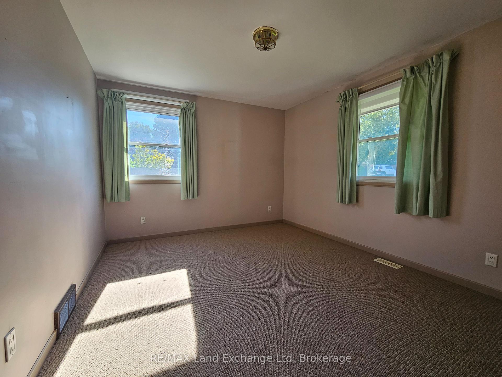 Photo 15 of 8 Stanley Street, Goderich, Goderich (Town) — HOMEH