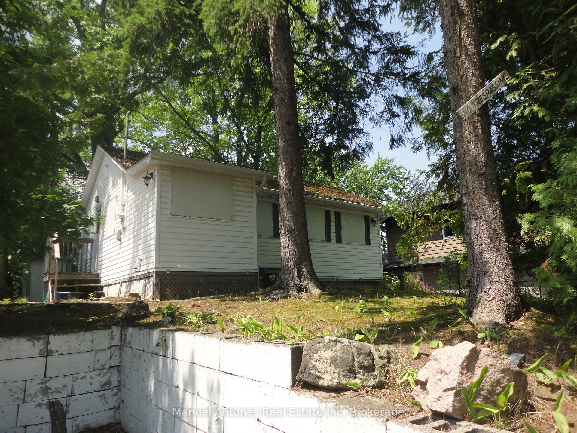 Front of 114 32nd Street S