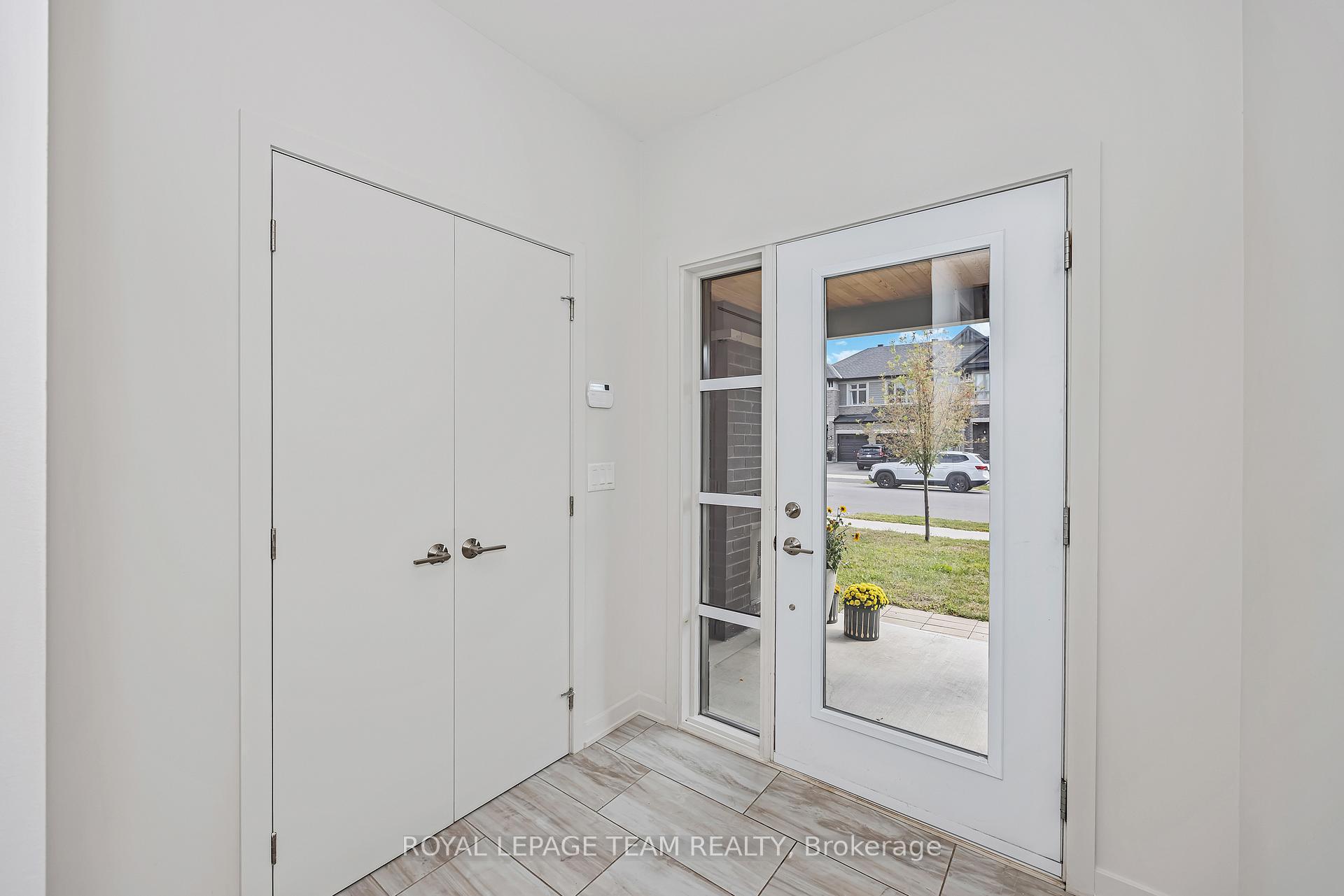 Photo 2 of 522 Borbridge Avenue, Ottawa, Riverside South/Gloucester Glen — HOMEH
