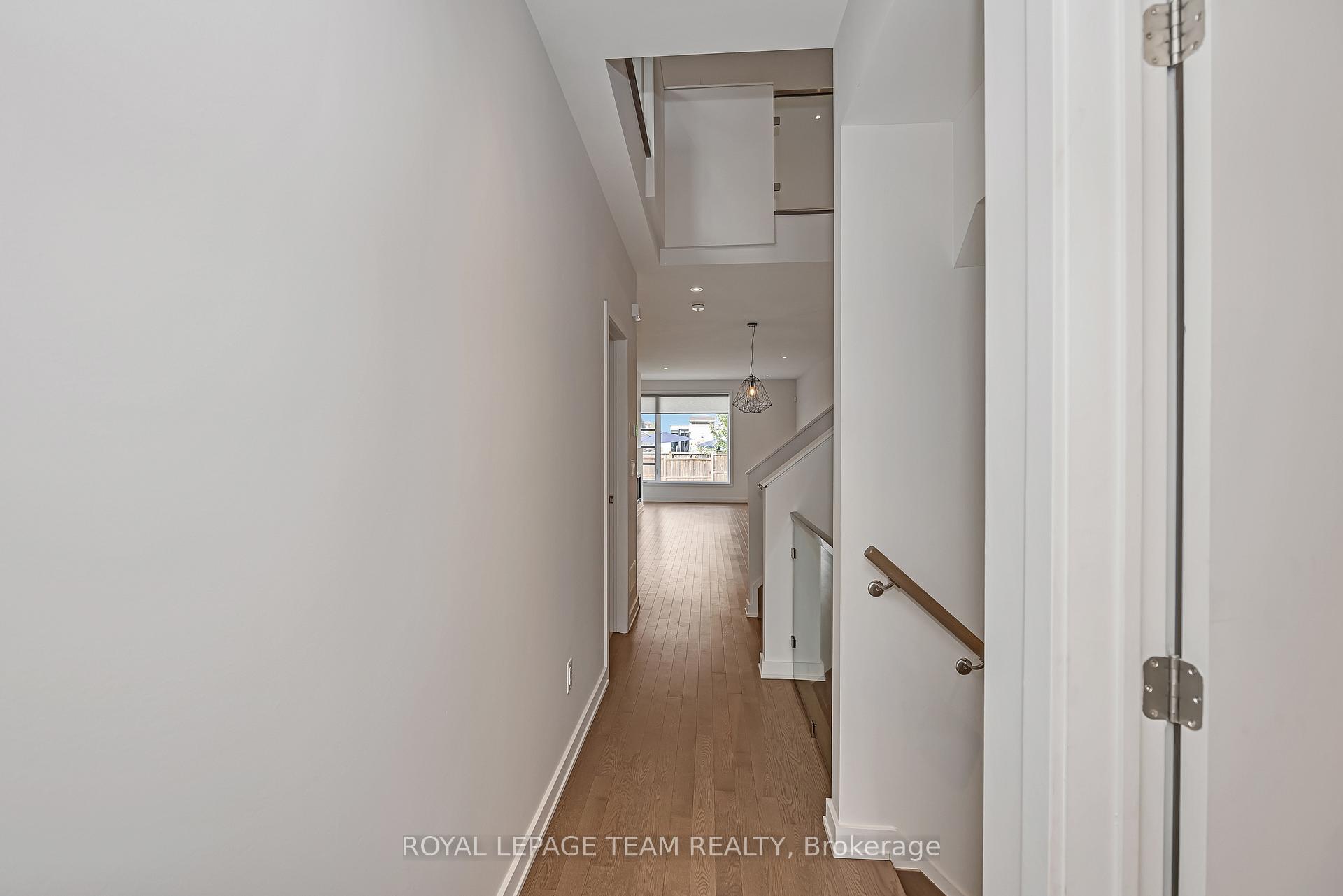 Photo 6 of 522 Borbridge Avenue, Ottawa, Riverside South/Gloucester Glen — HOMEH