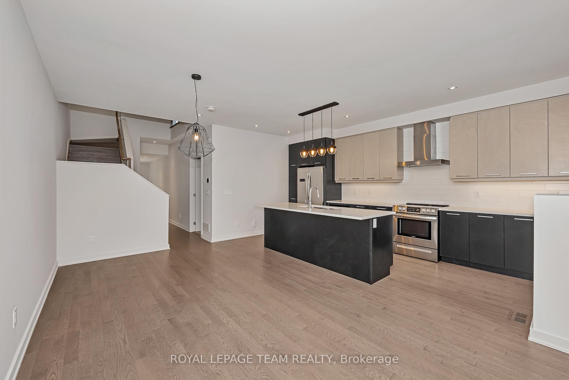 Photo 10 of 522 Borbridge Avenue, Ottawa, Riverside South/Gloucester Glen — HOMEH